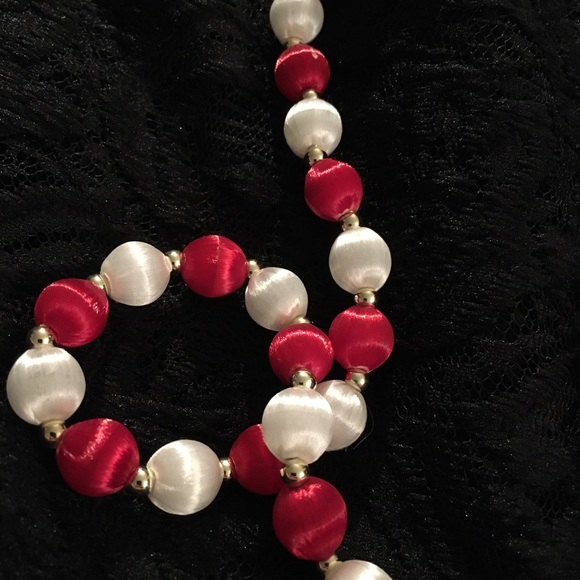 Pre-loved Vintage Satin bead necklace. In good vintage condition, very pretty! - Picture 2 of 8